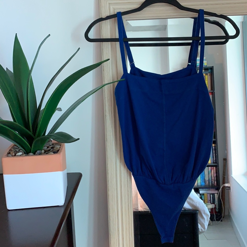 FREE PEOPLE royal blue ribbed bodysuit tank top (size small) ✨